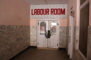 Entrance to DHQ Labour Room. Photograph by author.